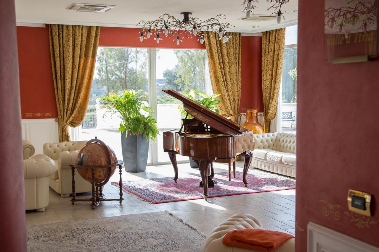 Hotel Madonna Delle Grazie Ceglie Messapica Buitenkant foto