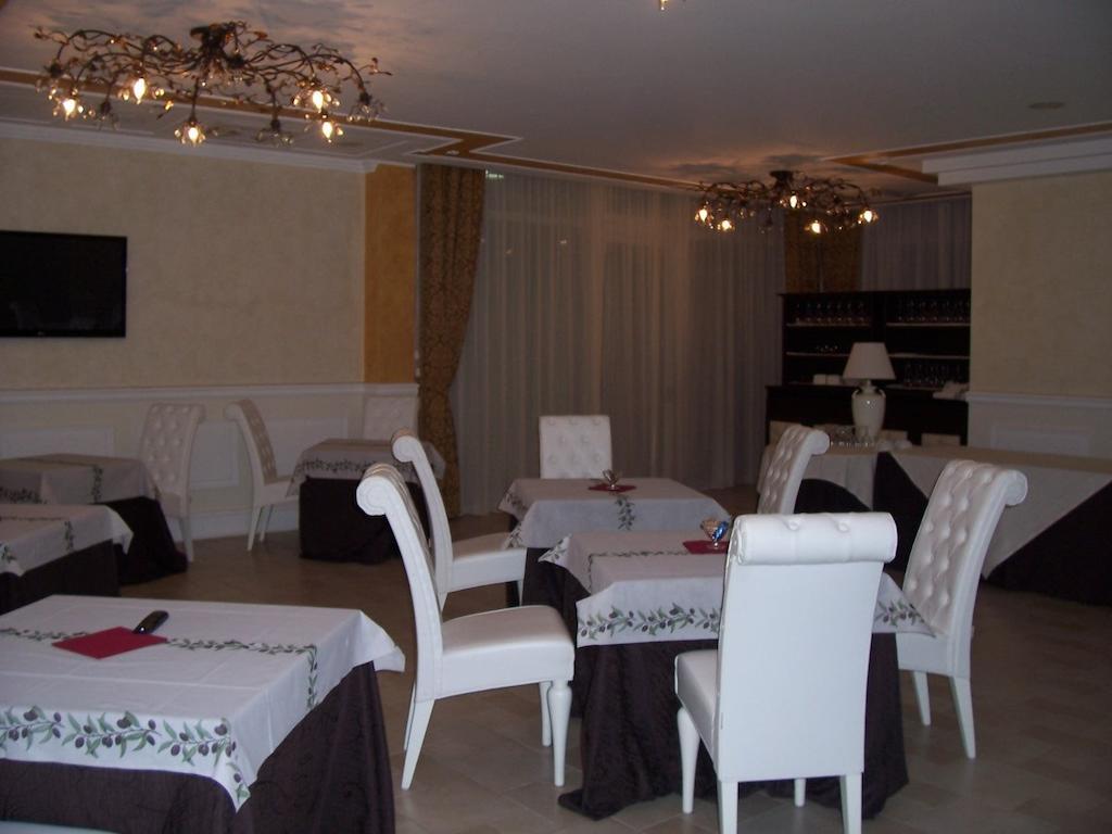 Hotel Madonna Delle Grazie Ceglie Messapica Buitenkant foto