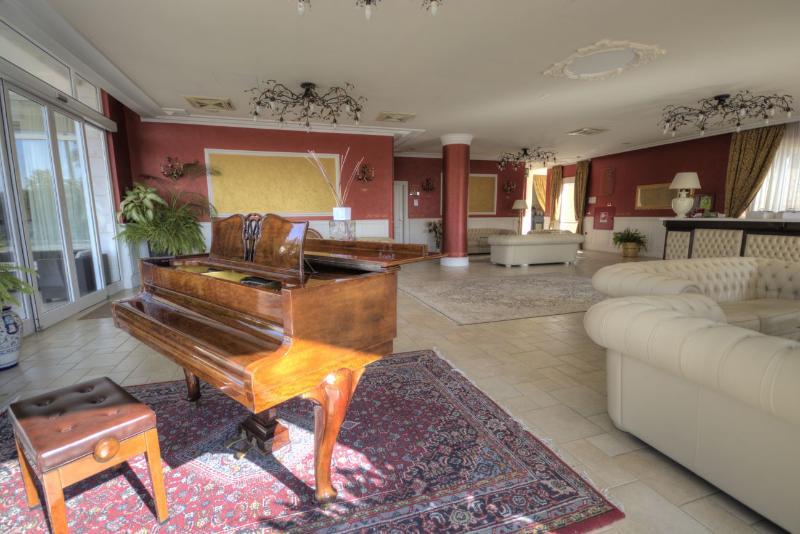 Hotel Madonna Delle Grazie Ceglie Messapica Buitenkant foto
