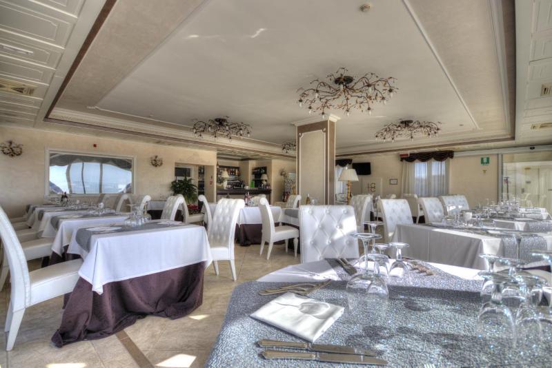 Hotel Madonna Delle Grazie Ceglie Messapica Buitenkant foto