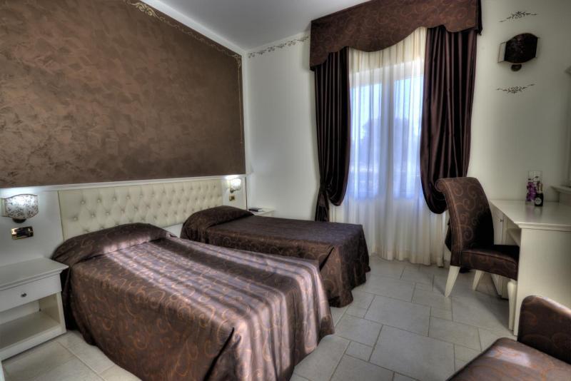 Hotel Madonna Delle Grazie Ceglie Messapica Buitenkant foto