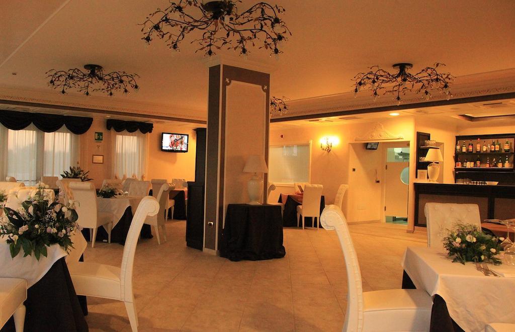 Hotel Madonna Delle Grazie Ceglie Messapica Buitenkant foto