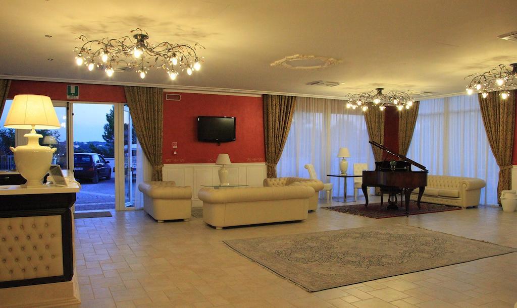 Hotel Madonna Delle Grazie Ceglie Messapica Buitenkant foto